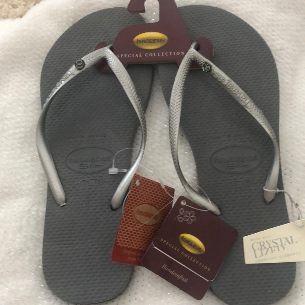 NWT grey slim havaianas